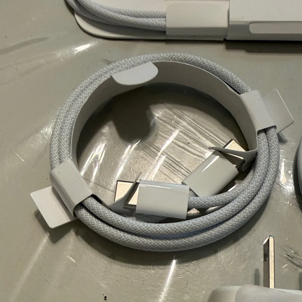 Apple White Charging Cables and Watch Charger Accessory Set